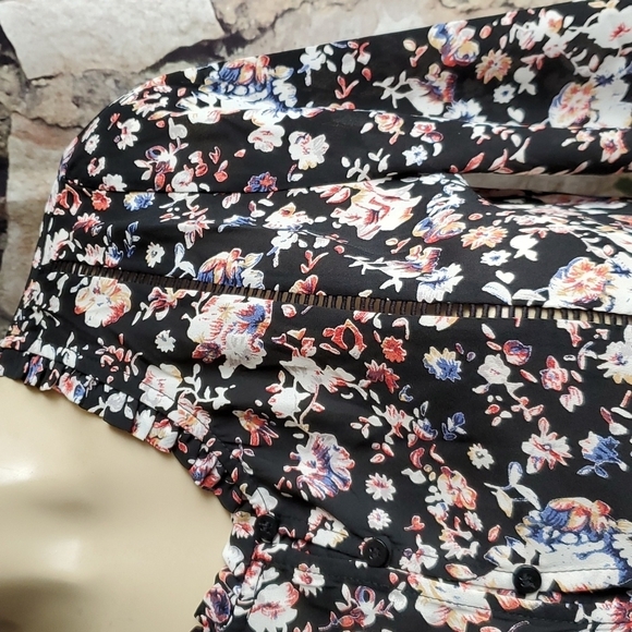 NWT Collective Concepts Black Floral Blouse Siz XS - Picture 3 of 9